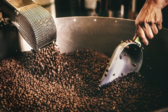 Chủ quán chọn xưởng rang xay gia công cà phê cần lưu ý gì